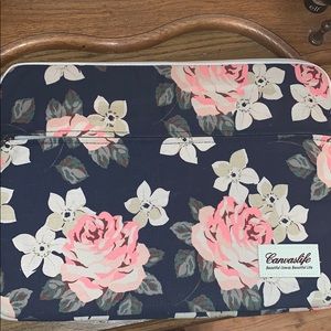 15 inch CanvasLife White Rose Laptop Sleeve